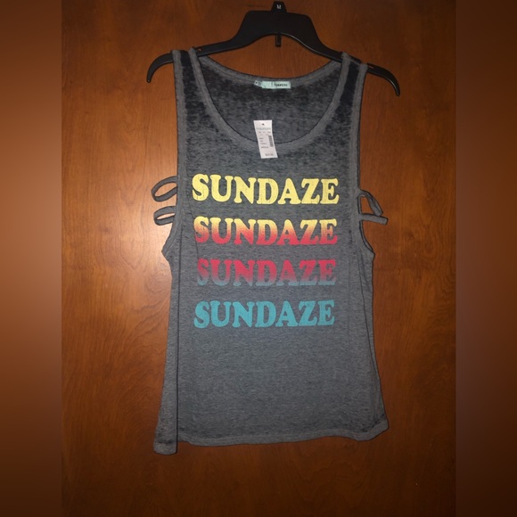 Maurices sundaze gym tee size M NWT - Picture 1 of 8